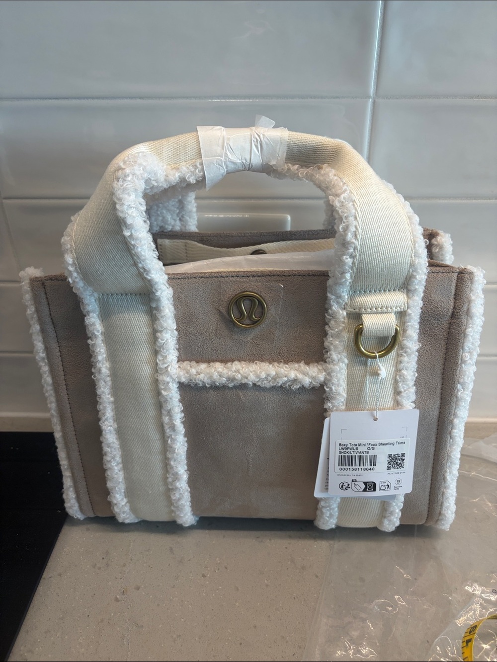 lululemon  Boxy tote mini faux shearling trims 11”w x 9”h 4” depth - Picture 8 of 8
